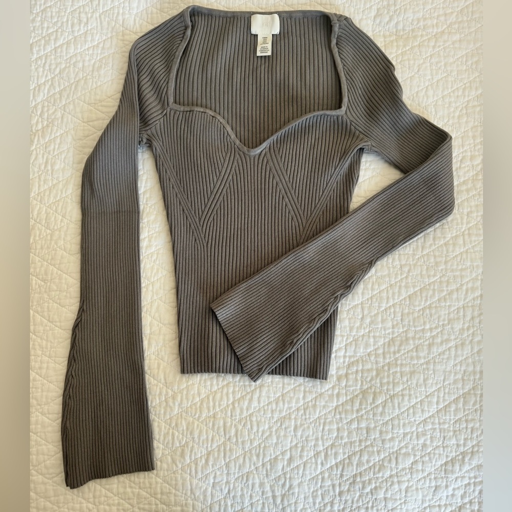 H&M ribbed sweater. Never worn!  Slim fit with stretch